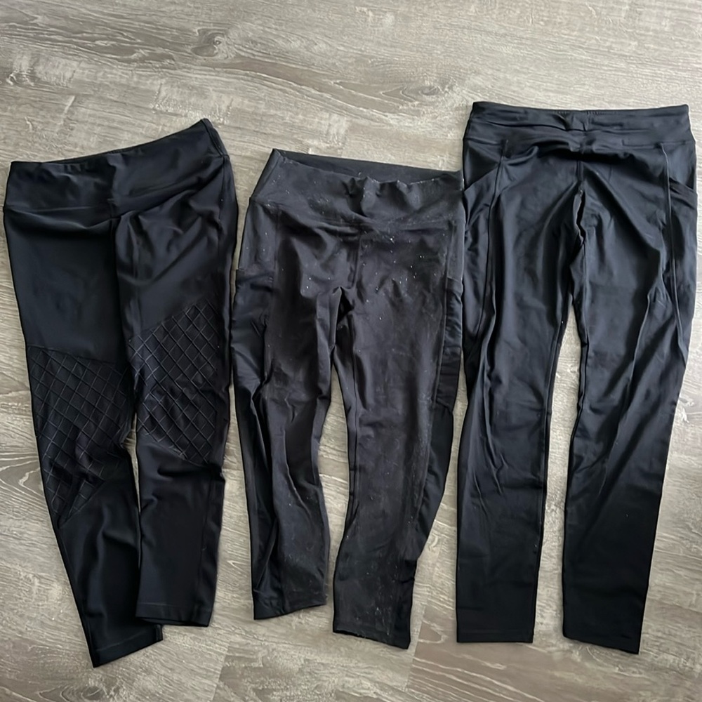 Assorted black leggings. Size M/L.